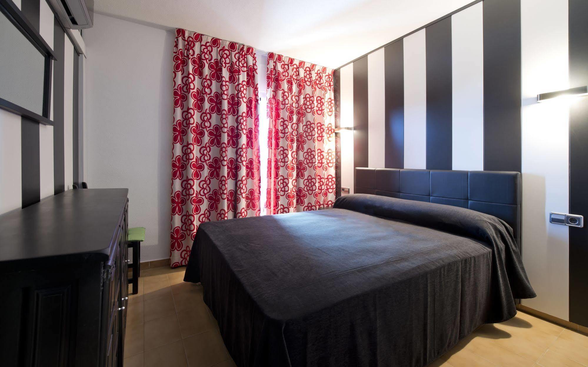 Apartamentos Salles Beach L'Estartit Exterior photo
